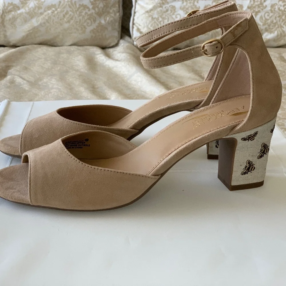AEROSOLES Tan Suede Open-Toe Block Heel Sandals with Embellished Heel